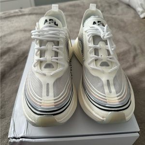APL brand new women’s streamline running sneaker size 7.5